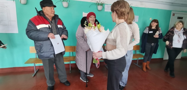 Лидия Герасимова поздравила семью Кашаповых с золотой свадьбой прямо на избирательном участке