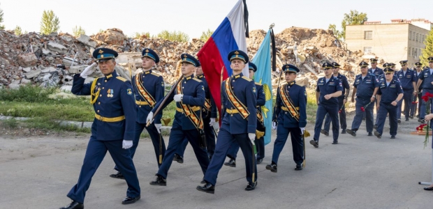 В Омске почтили память десантников погибших во время обрушения казармы в 2015 году