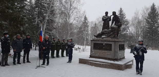 Открытие памятника военным медикам