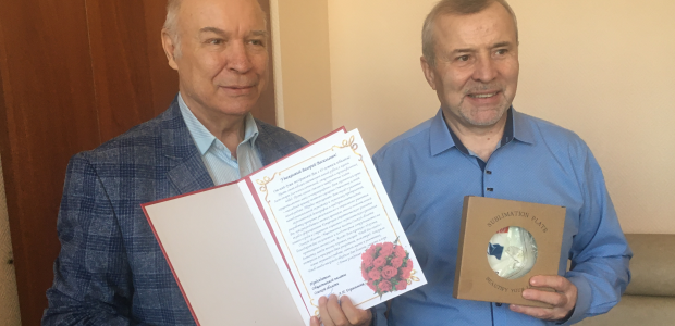 Члены общественной палаты Омской области поздравили с юбилеем  председателя Омского научного центра СО РАН