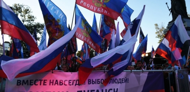 Омские социальные предприниматели и активисты ЛНР и ДНР провели флешмоб в честь Дня присоединения к России освобожденных территорий 