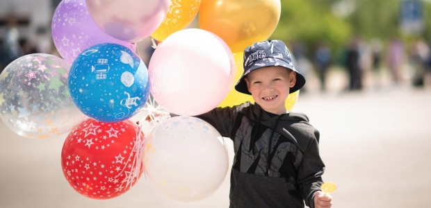 Бесплатные воздушные шары, леденцы на палочке и фото на память 
