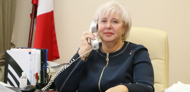 Уполномоченный Омской области по правам человека проведет «горячую телефонную линию» по актуальным вопросам материнства и детства