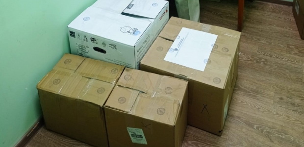 Общественная палата Омской области отправила на Донбасс около 350 учебников 
