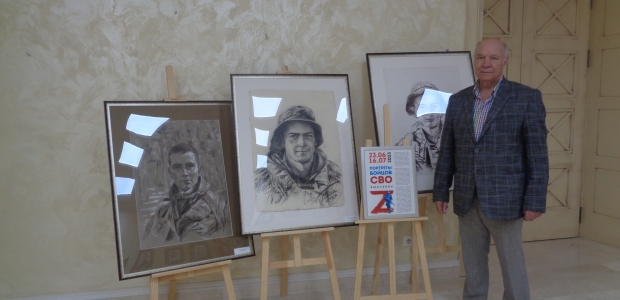 Член Общественной палаты Омской области Анатолий Соловьев принял участие в работе выставки «Портреты бойцов СВО»